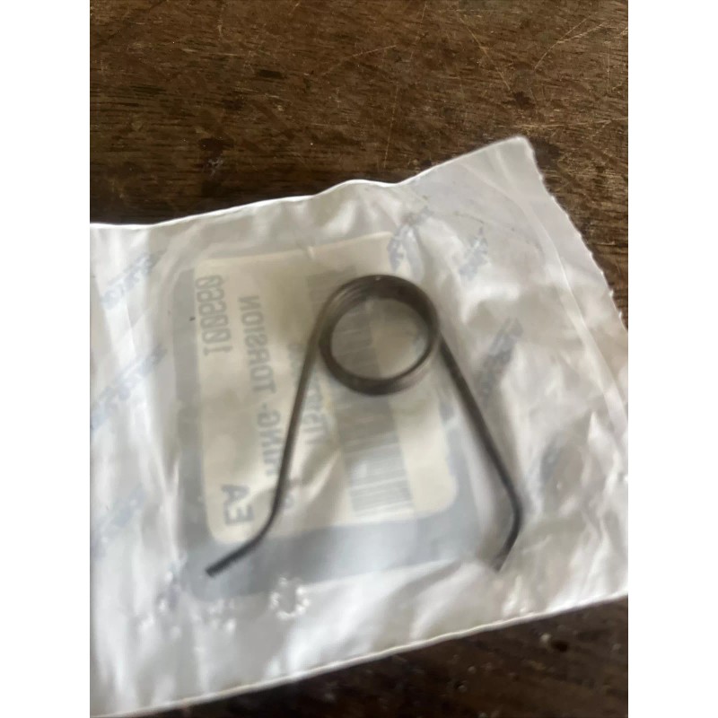 Total source NOS Total Source Torsion Spring HY1340866