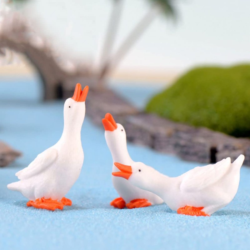 BEOSOFLOY Mini Goose Figurine 6pcs Resin Swan Figurines Micro Moss