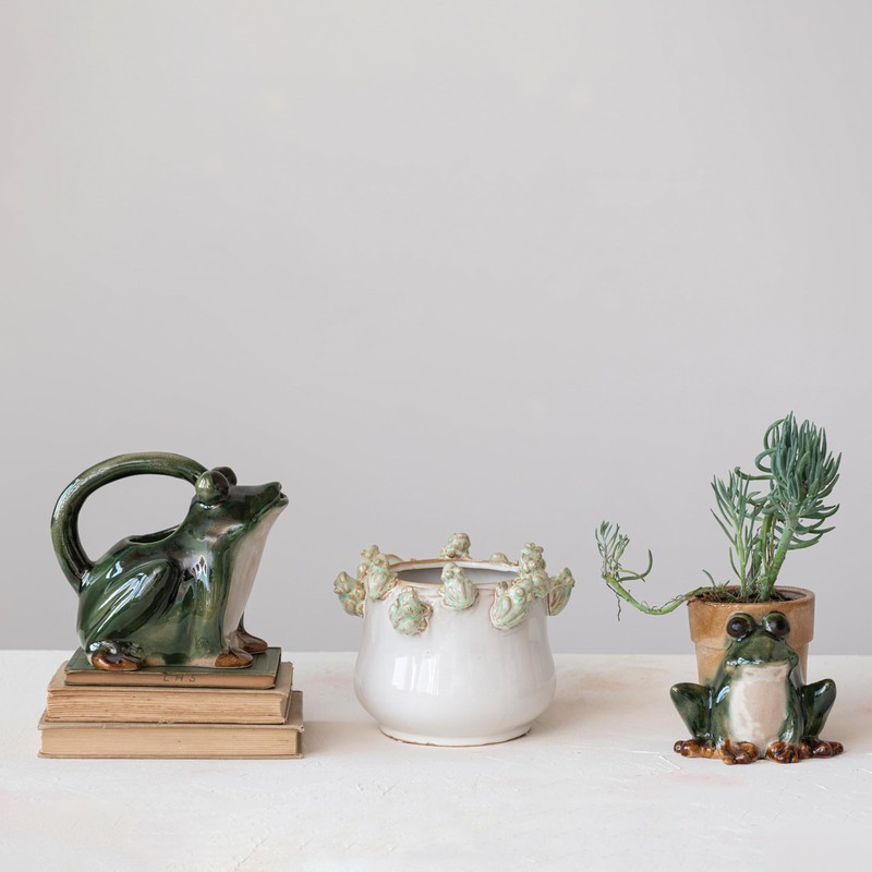 Creative Co-Op Stoneware Planter with Frogs on Rim and Reactive