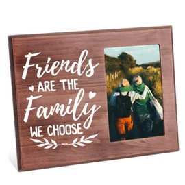 FINGERINSPIRE Friends Are The Family We Choose Picture Frame 10 x 15 cm Going Away Picture Frame with Heart Pattern for Hanging / Wooden Table Top Gift Frame for Best Friends for College Graduation