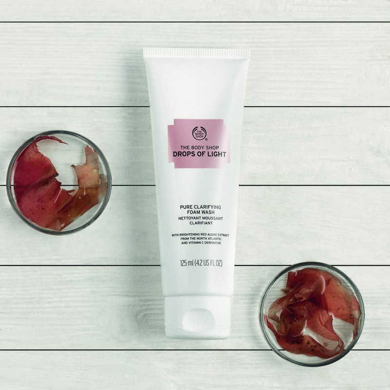 The Body Shop - Drops of Light Brightening Cleansing Foam