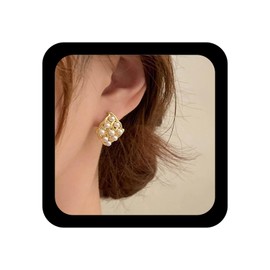 Yheakne Vintage Square Pearl Earrings Gold Cluster Pearl Stud Earrings Tiny Pearl Square Earrings Geometric Square Stud Earrings Jewelry for Women