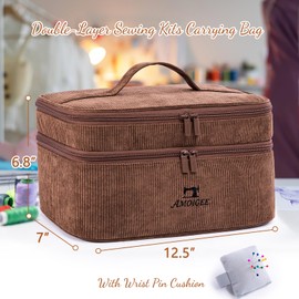 AMOIGEE Organizador de accesorios de costura de doble capa con cojín de alfiler, bolsa grande de almacenamiento de costura para hilo, nociones y herramientas, bolsa portátil de costura de viaje para