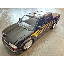 1/24 diecast low rider chevy 2000 S 10 pickup trucks Street low Free Ship Black