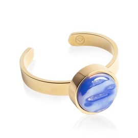 Goldring mit Stein in royalblau ‚Ä¢ Offener Edelstahlring ‚Ä¢ 18k vergoldeter Edelstahl & recyceltes Glas ‚Ä¢ nachhaltiger Halbedelstein-Look ‚Ä¢ gr√∂√üenverstellbar (min. √ò 16 mm)