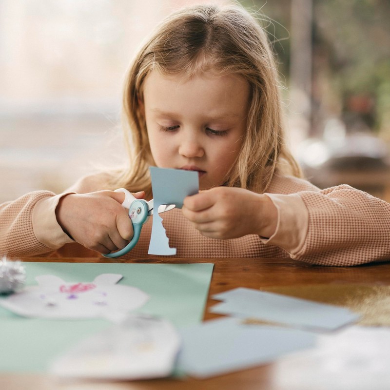 FISKARS Magic Morph Kids Scissors - Image Moves when Tilted