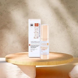 PMC - Gel Contorno de Ojos con Acido Hialurónico I Gel Antiedad Ideal para Pieles Maduras 45 Años de Edad | Tratamiento Rejuvenecedor | Reafirma tu Mi