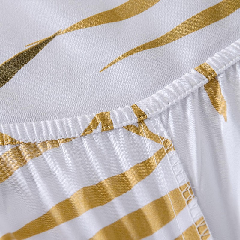 Fitted Sheet 160 x 200 cm - Gold Leaves Pattern