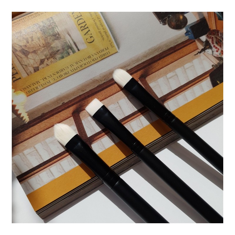 Matte Black Concealer Brush - Square / 매트블랙 컨실러 브러쉬