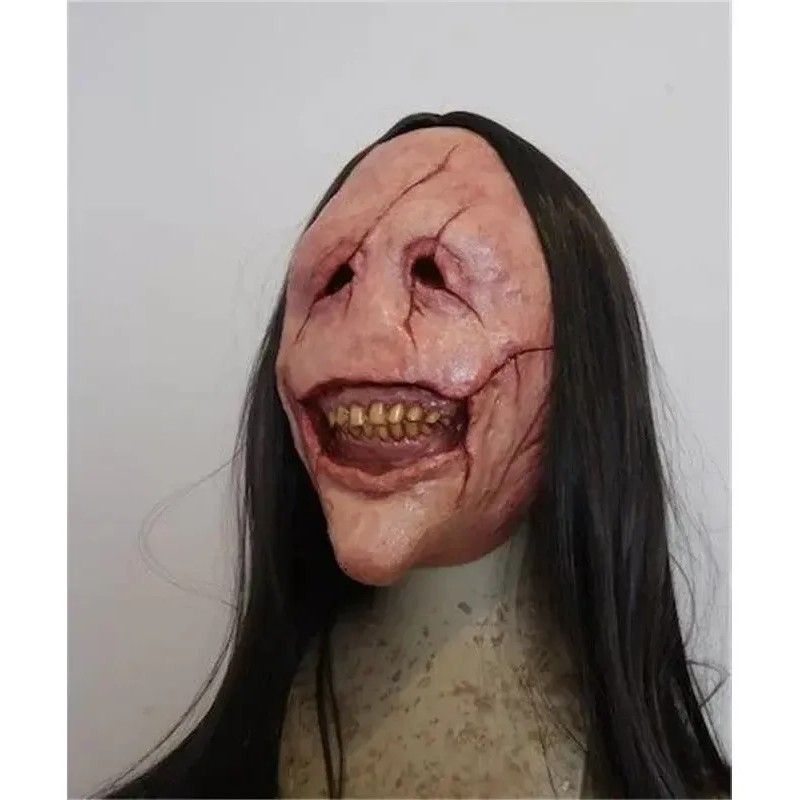 Una Nueva Máscara De Demonio Con Pelo Largo Y Cara
