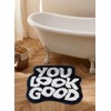 Urtlmaji You Look Good - Alfombra de baño negra divertida
