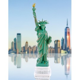 Kremers Schatzkiste Statue of Liberty Decorative Figure 22 cm Green Polyresin Hand-Painted I Statue of Liberty Miniature Sculpture 22 x 5.5 x 5 cm I Indoor Decorative Figure New York Souvenir Gift