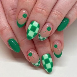24Pcs St. Patrick's Day Press on Nails Medium Almond Fake Nails Green Shamrock French False Nails Design Nude Full Cover Artificial Grid Glue on Nail Irish Stick on Nail for Women Manicure