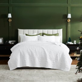 WDCOZY Christmas Twin Size Quilt Bedding Sets with Pillow Sham, White Lightweight Soft Bedspread Coverlet, Thin Comforter Bed Cover, All Season, 2 Pieces, 68x90 inches