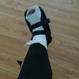 Surgical Plastered Shoes with Adjustable Strap, Medical Open Toe Plaster Cast Shoes Broken Foot Rehabilitation Shoes Post-Op Foot Fracture Recovery Slippers Surgery Recovery Gypsum Shoes Protector