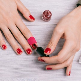 Oruola 120pcs Nail Polish Skin Protector Peel Off,Nail Art Kit,U-Shape Latex Nail Polish Barrier Peel Off,Skin Cuticle Protector For French Nail Stickers Painting Manicure Nail Art Supplies Multicolor