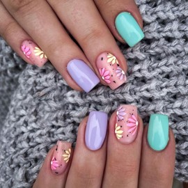 Press on Nails Short Square Fake Nails Colorful with Daisy Design Glossy Glue on Nails Full Cover Summer Floral False Nails Artificial Acrylic Nails for Women Girls for Women Girls 24Pcs