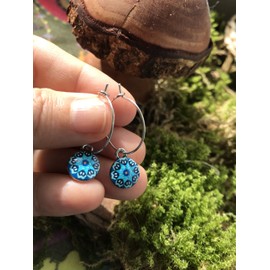 Enamel small mandala disc hoop earrings made of stainless steel, small round hook earrings in light blue - blue, anti-allergic