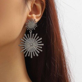 Yheakne Boho Large Sunburst Earrings Gold Sunbeam Earrings Exaggerated Sunburst Stud Earrings Geometric Sun Drop Earrings Jewellery for Women (Gold), Zinc