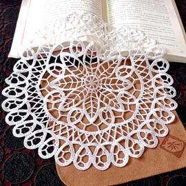 Anevous Pack of 4 Round Embroidered Place Mats, Decorative Table Mat, Lace Doilies Placemat Lace Table Mat, Lace Doilies, Tablecloth for Weddings, Birthday Party, Vases, Tablecloths, White, M 25 cm