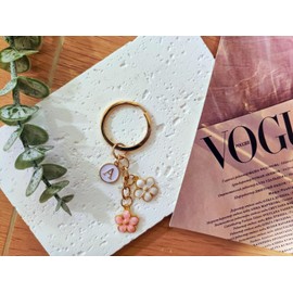 AYYSHULAN Cute Flower Initial Letter Keychain Bag Charms Keyring Aesthetic Accessories Pink White Purse Hangbags Backpacks for Women,B