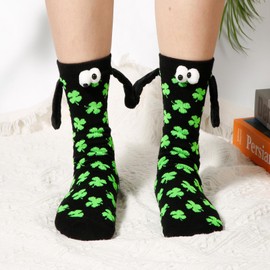 XIHIRCD 2 Pair St. Patrick's Day Socks, Magnetic Hand Holding Irish Socks Shamrock Clover Green Socks for St. Patrick's Day Mardi Gras Cosplay Party Couple Daily Wear (4 Leaf Clover Style)