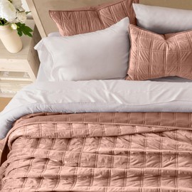 EVERGRACE 3 Pieces Luxurious Velvet Quilt Queen Size, Ultra Soft Bedspread Coverlet Set, Double Box Stitch Lightweight Velvet Comforter for All Season with 2 Shams, Coral Blush, 92"x96"