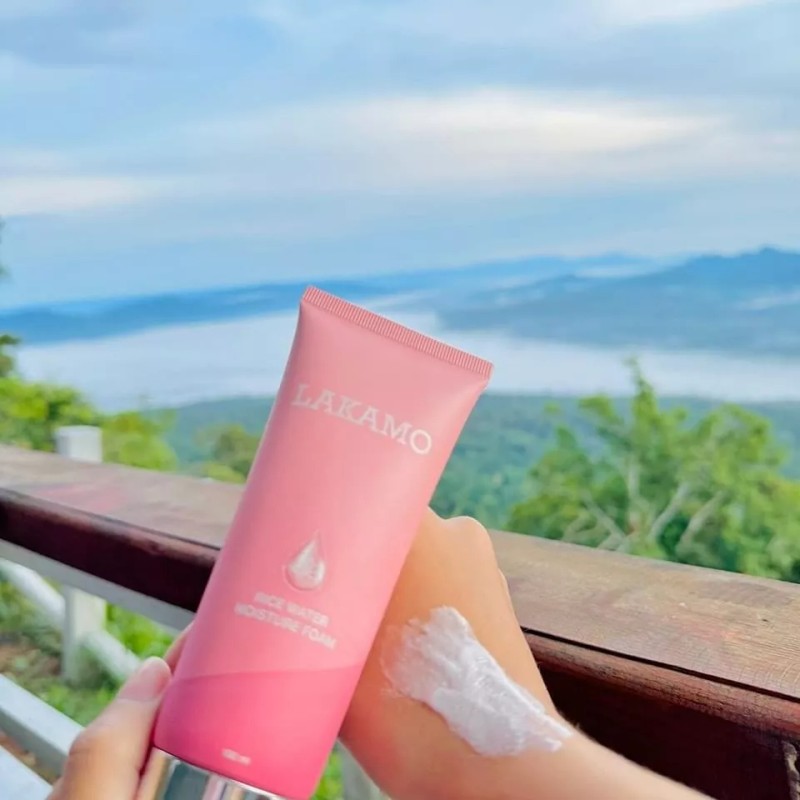 Lakamo Rice Water Moisture Foam ហ្វូមលាងមុខ ឡាកាម៉ូ ( 1b/100ml )