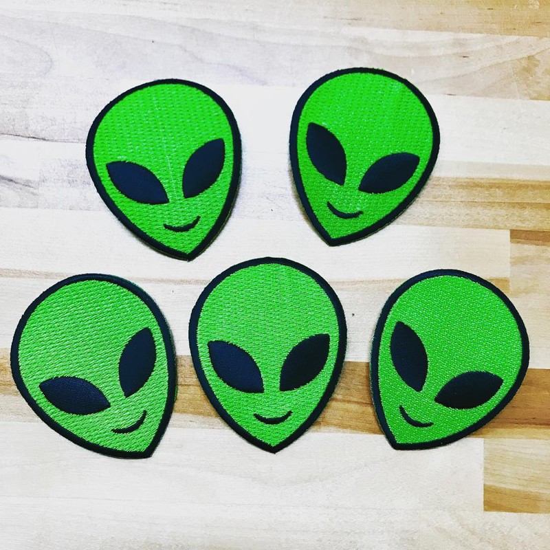 Alien Head Patch Embroidered Iron-On UFO Extraterrestrial Green Smiling Applique
