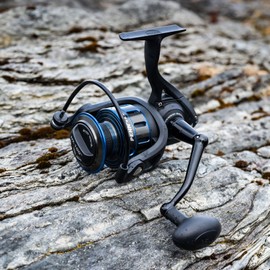 PENN Combat III Fishing Reel Spinning Reels Sea Fishing Versatile Sea Fishing Reel for Boat Kayak Shore Spinning Jigging Surfing and All-Round Use Unisex Black Blue 6000