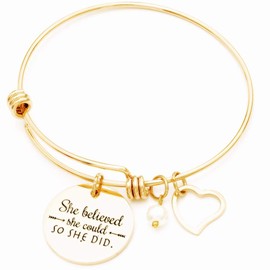 Jude Jewelers - Pulsera inspiradora de acero inoxidable, diseño con texto "She Believed She Could So She Did"