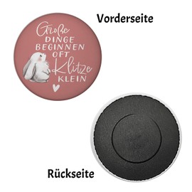 Baby Rabbit Magnet Round with Saying Große Dinge beginnen oft Klitzeklein Perfect for Birth - Cute Rabbit in Pink with Heart for Pregnant Mothers Full of Love