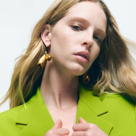 Flower Earrings for Women, Cute Flower Floral Petal Earrings for Girls, Gold Flower Bud Dangle Earrings Hypoallergenic, Golden Leaf Flower Drop Earrings, Bohemian Hawaiian Flower Earrings Studs