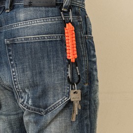 BRAVESHINE Double Head Paracord Braided Carabiner Paracord Lanyard Keychain Keychain Outdoor Camping Hook Hanger, 2. Orange