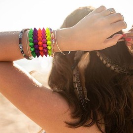 Xanight Spiked Elastic Bracelet, Neon Rainbow Punk Style Cuff, 6 Inches, Metal Alloy (Antique Silver)