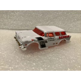 Auto World PEARL WHITE XT '57 BADMAN 'CHEVY NOMAD SLOT CAR BODY W/SLOTSNSTUFF LICENSE PLATE