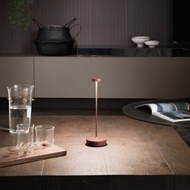 Zafferano Swap Pro Kabellose LED-Tischlampe Aufladbar - Dimmbare Touch Akku Lampe für Innen und Außen IP65 - Lichtfarbtemp. 2700K - Aluminiumkörper H32,5 (Corten)