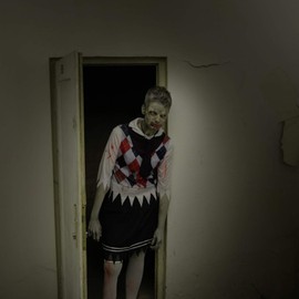 dressforfun 900433 - Women's Scary Schoolgirl Costume in Scary Look with Blood Stains (L | No. 302227)