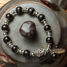 Feng Shui The Best 10mm Natural Tiger's Eye Beads Bracelet with Silver Plated Pi Xiu/Pi Yao Pendant Amulet Bangle Attract Lucky Wealthy (Black)