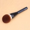 Vela.Yue Large versatile powder brush for a flawless lightweight look