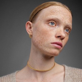 Handmade Gedrehte Creolen aus Gold 925 Sterling Silber, kleine Creolen, minimalistische Ohrringe, ungewöhnliches Geschenk für Sie, zierliche Huggie-Ohrringe für Frauen