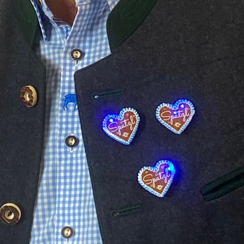LED Badge Pin "Spatzl" in Gingerbread Heart Design for Weddings