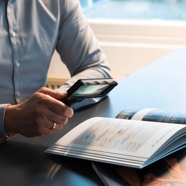 Handheld Magnifier: 2x Magnification - Reading Magnifier with Light for Seniors, Jewellers and Children. Non-slip with 2 LEDs, Ideal for Poor Visibility for Cards, Repairs, Jewellery, Coins or Stamps