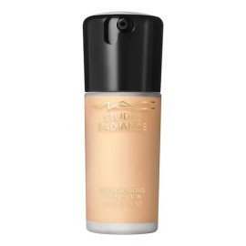 Base De Maquillaje Lquida Mac Studio Radiance Serum Tono NC18                                                                                         