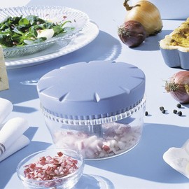 Betty Bossi Onion Chopper is not only onion cutter, but a real all-rounder - as an onion chopper, cucumber cutter or for all other ingredients