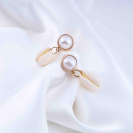 Inateannal Vintage Pearl Shell Drop Earrings Gold Pearl Stud Earrings Cowrie Shell Earrings Natural Shell Earrings Jewellery for Women and Girls, Zinc