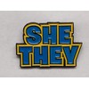 Pin de solapa con texto en inglés"She They Enamel Pronoun"