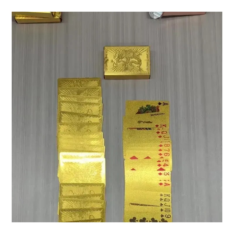 Las Cartas De Lujo En El Reloj De Oro Cool