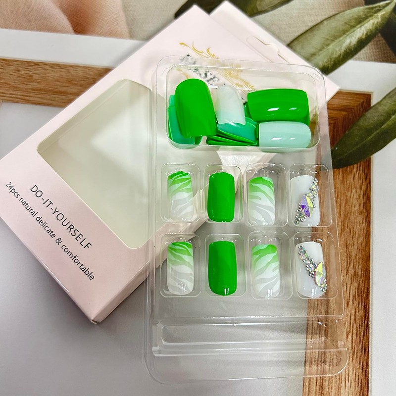 Green Press on Nail Short Square Artificial Acrylic Nails White