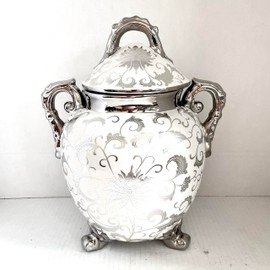 Sopera para Obatala Blanca con acentos plateados/ObatalaTureen with silver accents.